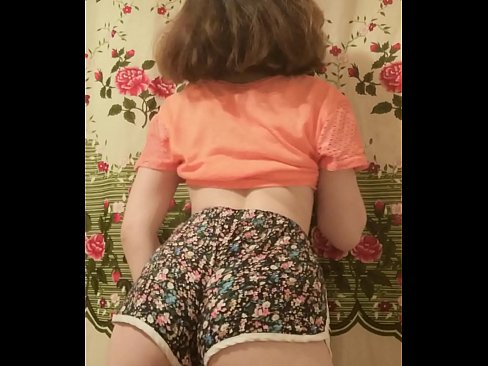 ❤️ Leanbh óg sexy ag baint dá shorts ar cheamara ❤ Gnéas ardchaighdeáin linn ️❤